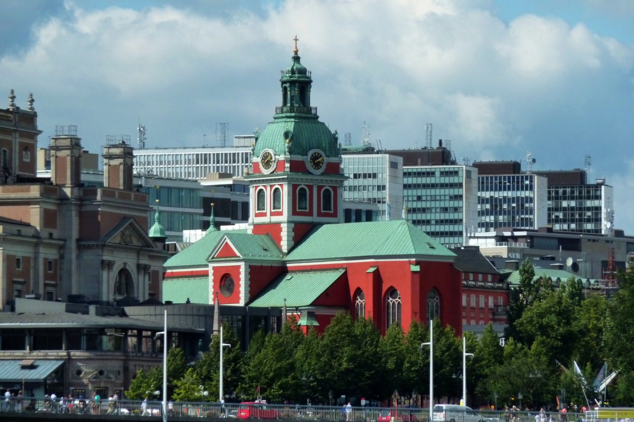 Une jolie église, de couleur bien caractéristique !